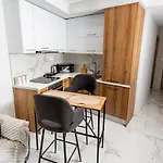 Апартаменты Modern Nest Kanari - Stylish With Balcony & Fast Wifi Салоники