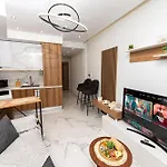 Апартаменты Modern Nest Kanari - Stylish With Balcony & Fast Wifi